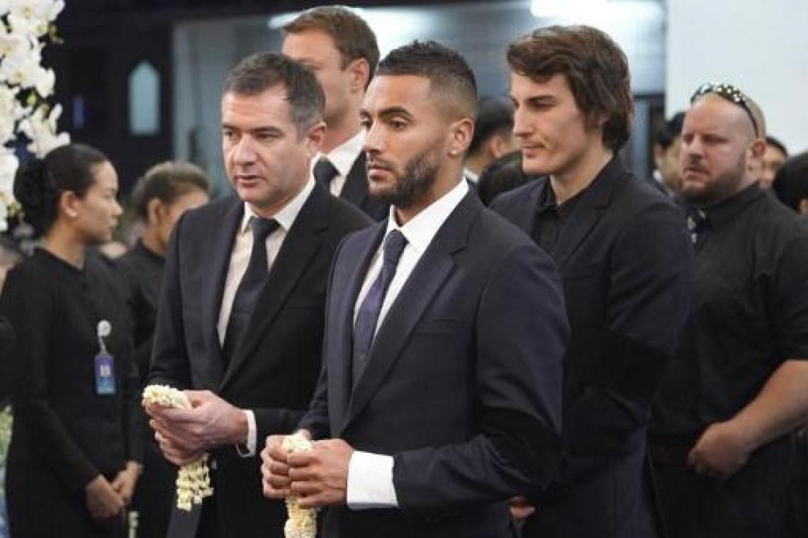 Spelers van Leicester City betuigen eer aan clubeigenaar in Bangkok