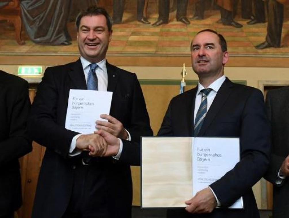 CSU en Freie Wähler ondertekenen regeerakkoord voor zwart-oranje coalitie in Beieren