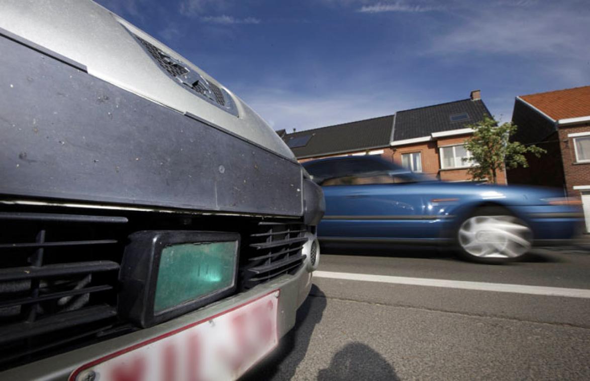 Ieperling neemt mobiele flitser op briljante manier beet