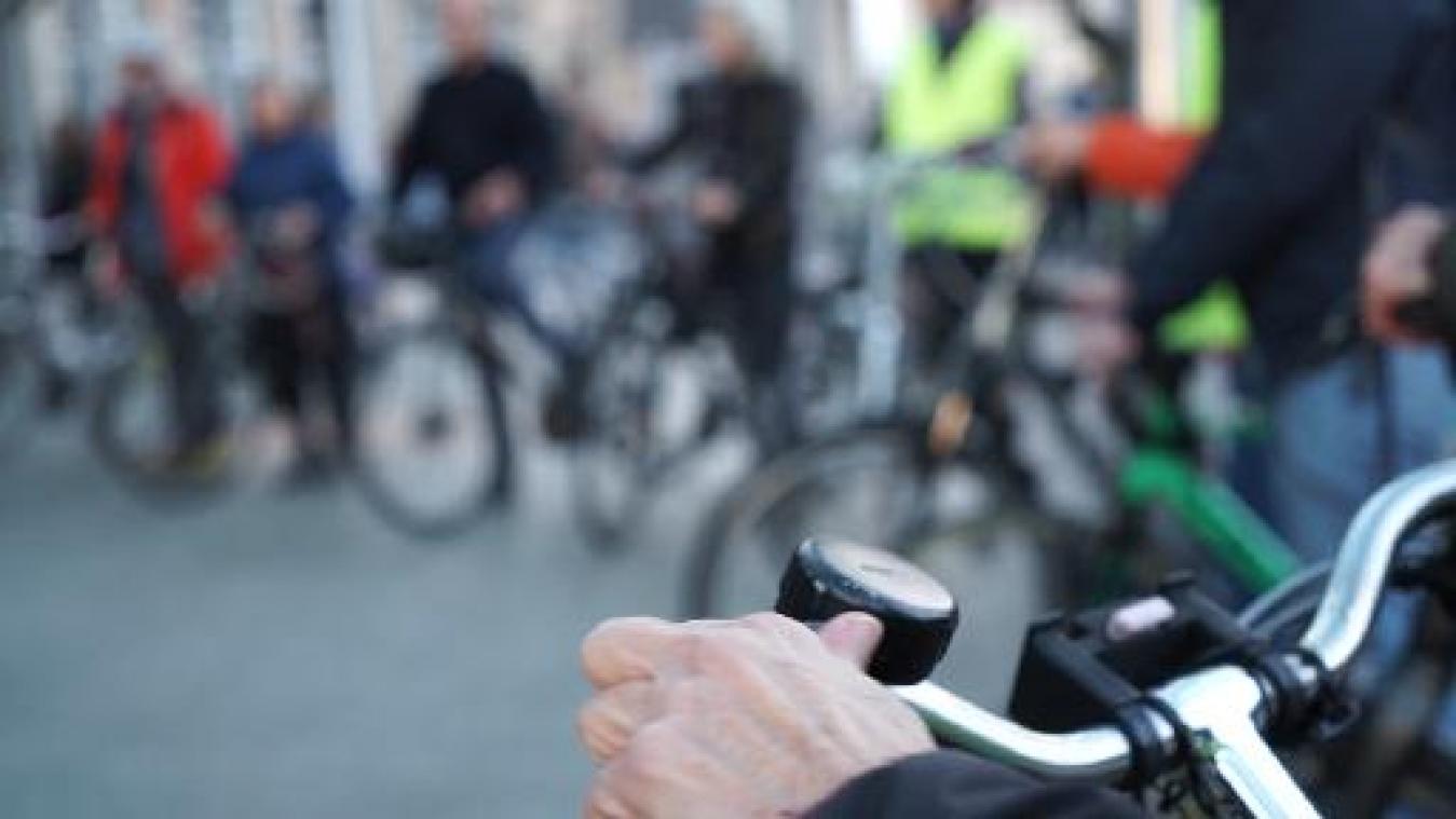Fietsers geven belconcert tegen afgeslankt Gent-Sint-Pieters