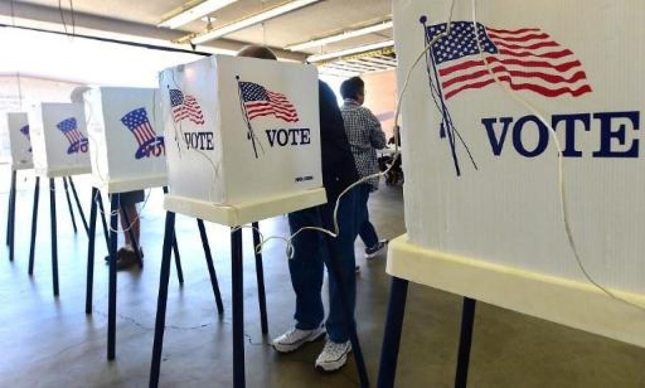 Stembureaus geopend in oostelijke staten