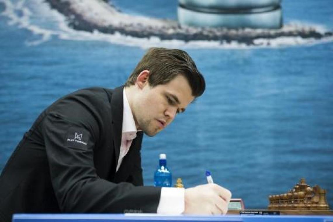 Noor Magnus Carlsen doet in Londen gooi naar vierde wereldtitel