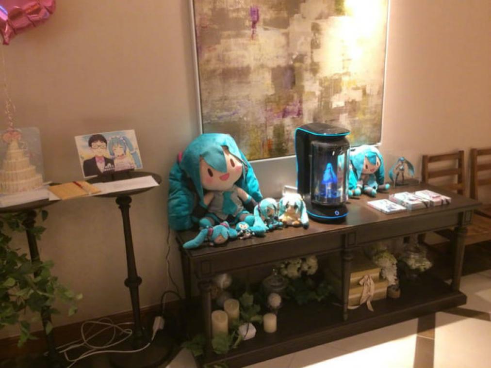 BIZAR. Japanse man trouwt met animefiguur