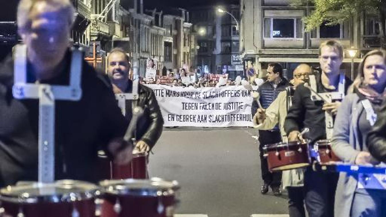 Aalst telt 1.400 deelnemers aan Witte Mars tegen falende justitie