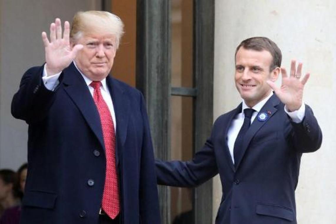 Trump en Macron praten op Elysée