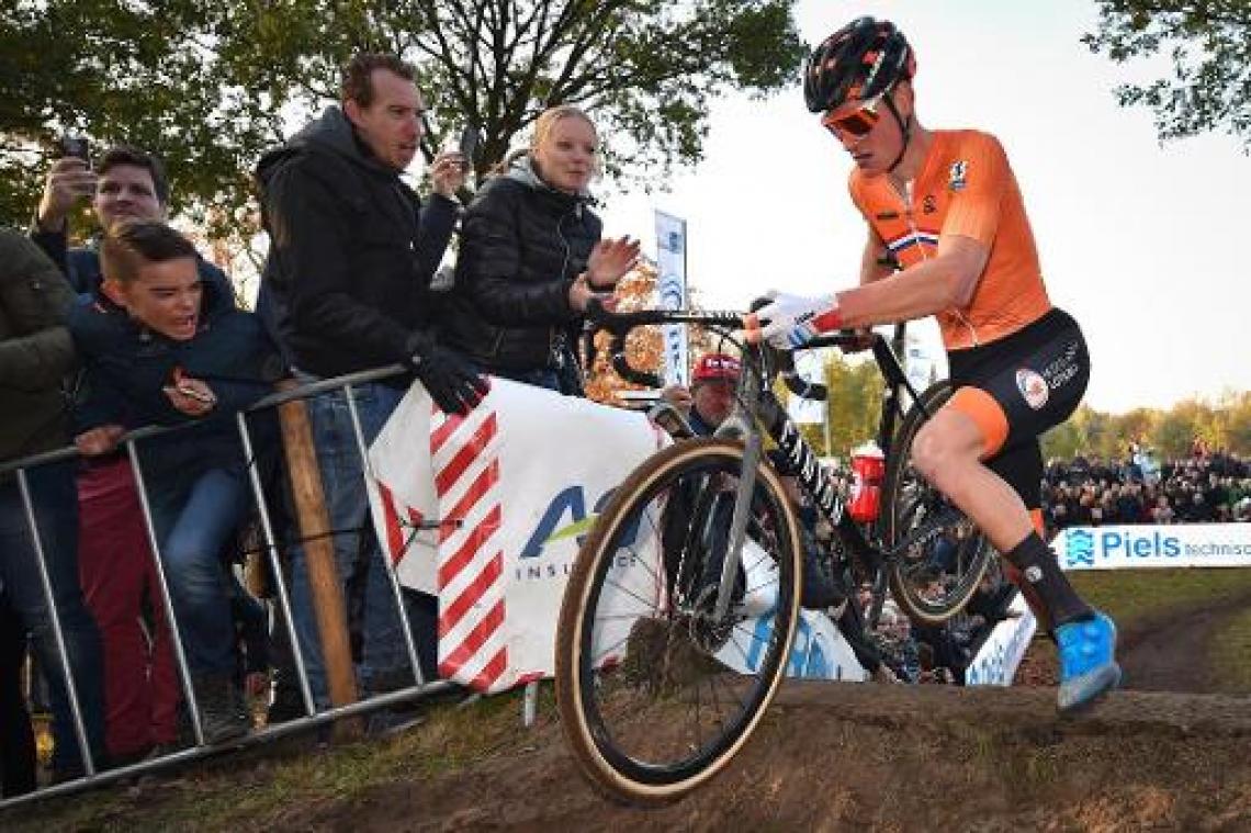 Mathieu van der Poel pakt eerste zege in Jaarmarktcross
