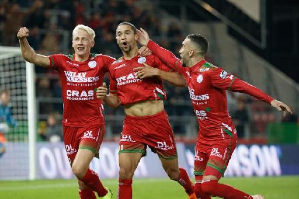 Jupiler Pro League - Zulte Waregem pakt zege in degradatietopper tegen Lokeren, STVV haalt zwaar uit in Eupen
