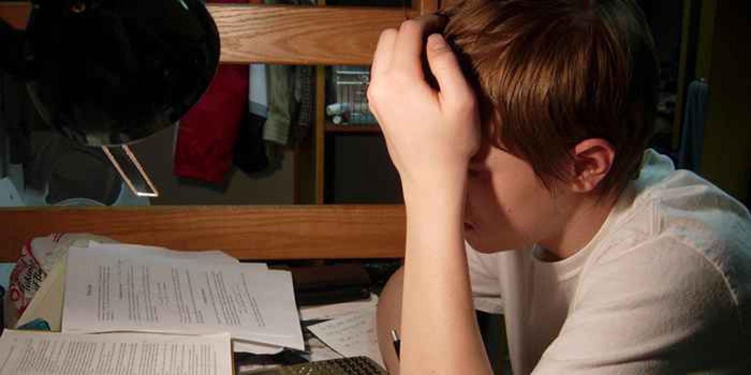 Waarom je je kinderen beter niet helpt met hun huiswerk