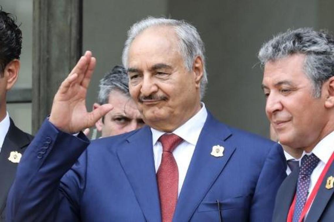 Militaire leider Khalifa Haftar onderweg naar Libië-conferentie in Italië