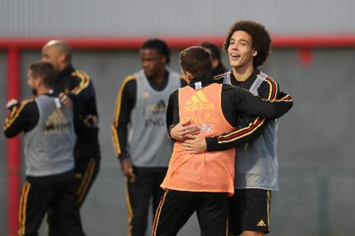 Eden Hazard traint mee, geen Dennis Praet op oefenveld