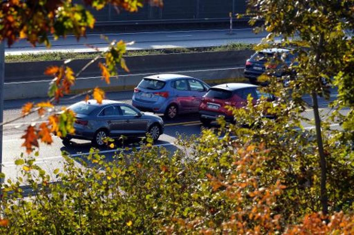 Bijna 5.000 pv's voor onrechtmatig gebruik pechstrook op snelwegen in 2017