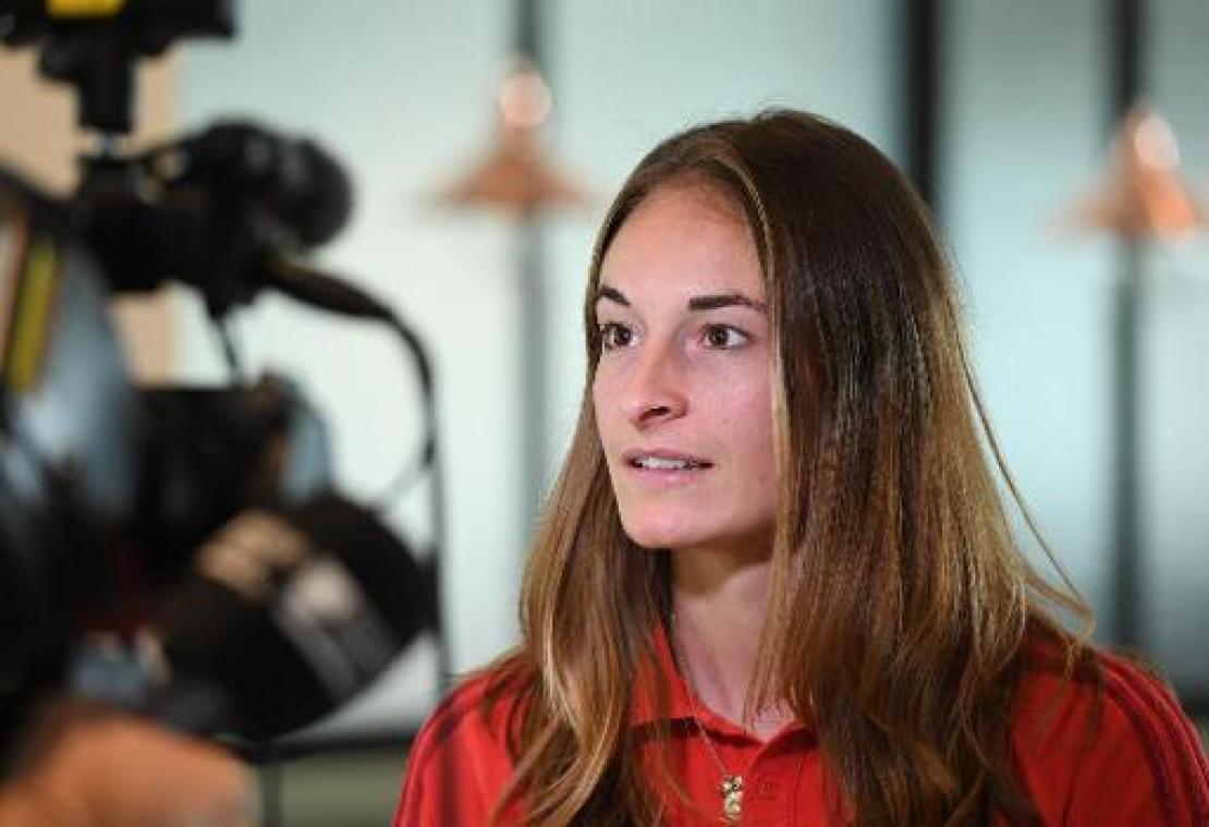 "Steen, schaar, papier" kost scheidsrechter drie weken schorsing