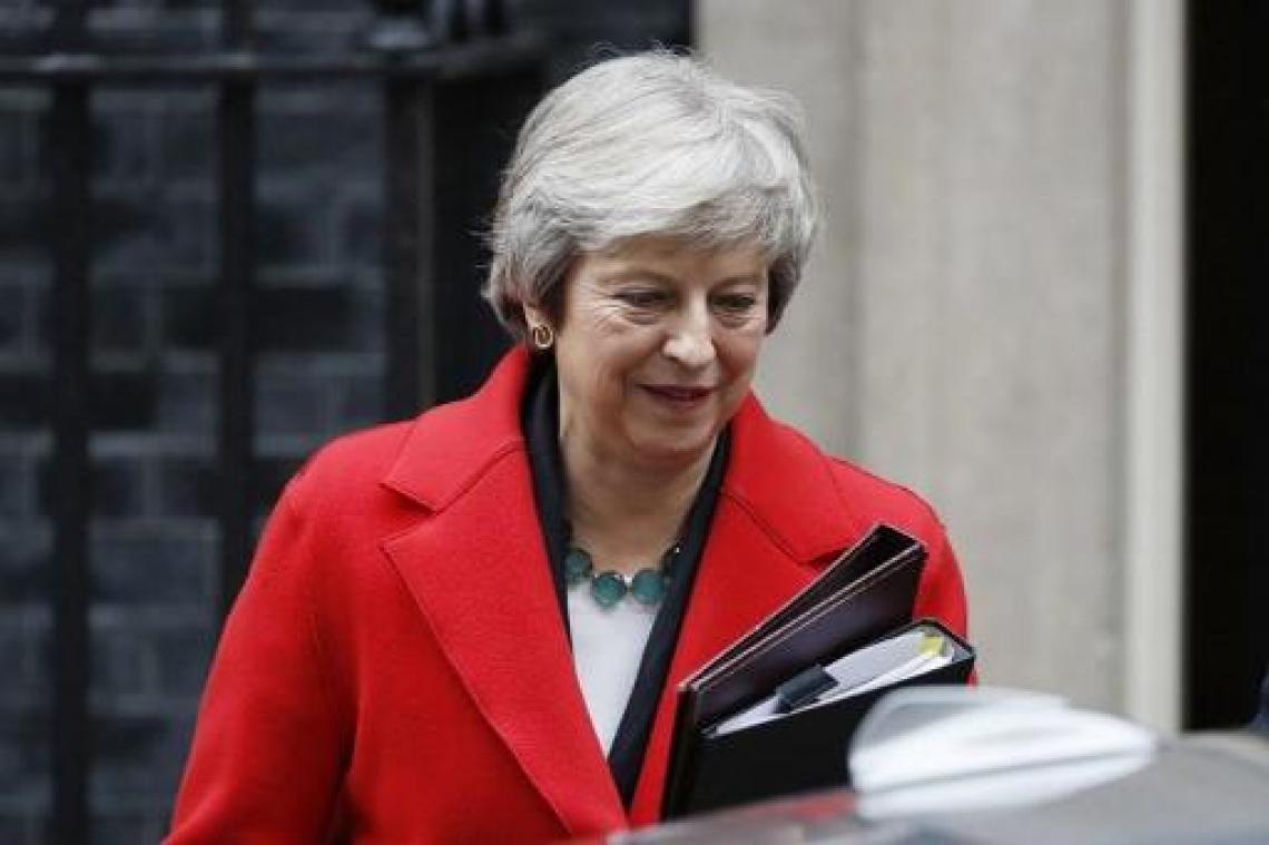 May verdedigt brexitakkoord met hand en tand in parlement