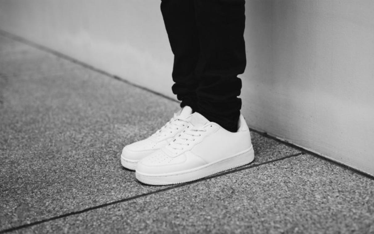Daarom draag je best sokken in je sneakers