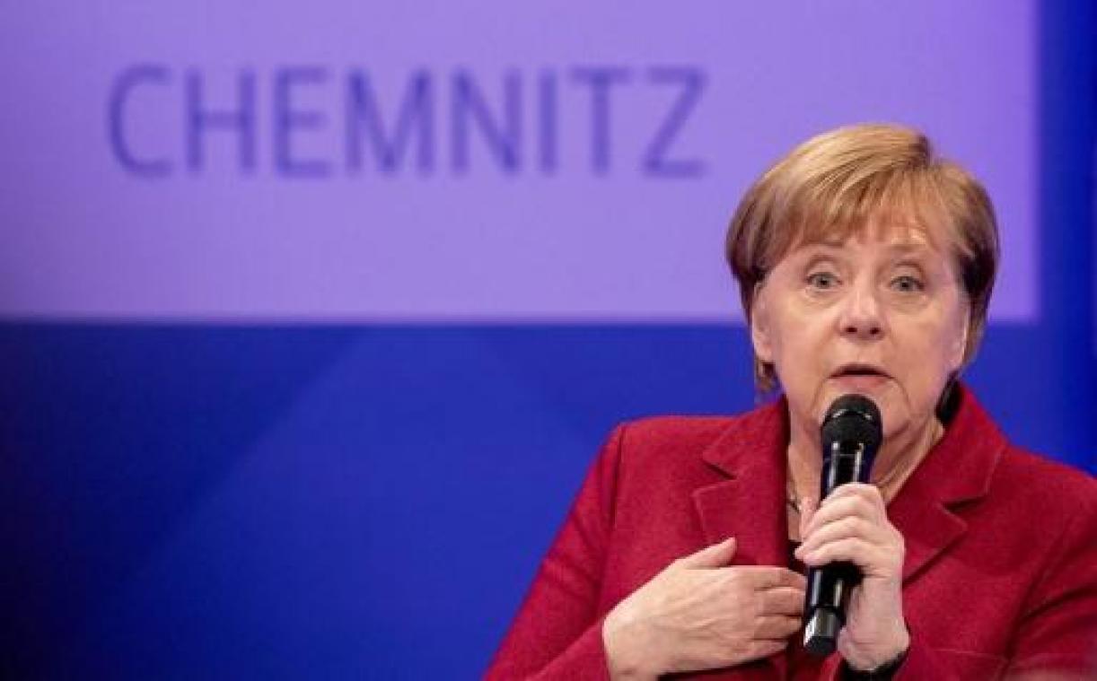 Merkel roept Duitsers op zich te distantiëren van extreemrechts