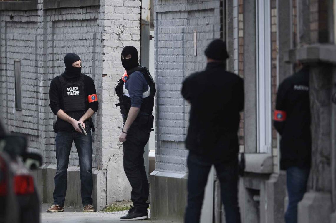 Drie agenten lichtgewond na schietpartij in Vorst