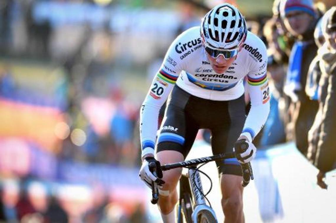Van der Poel houdt ploegmakker Meeusen af in Flandriencross