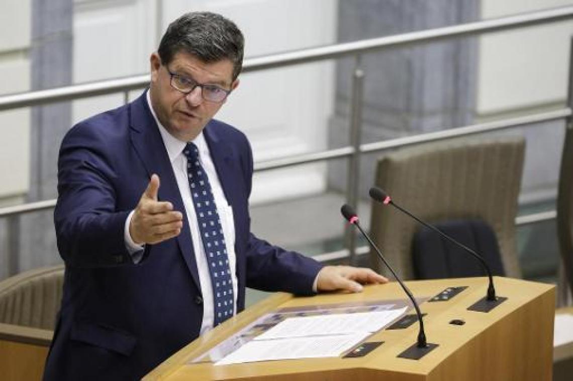 Tommelein blijft minister tot mei