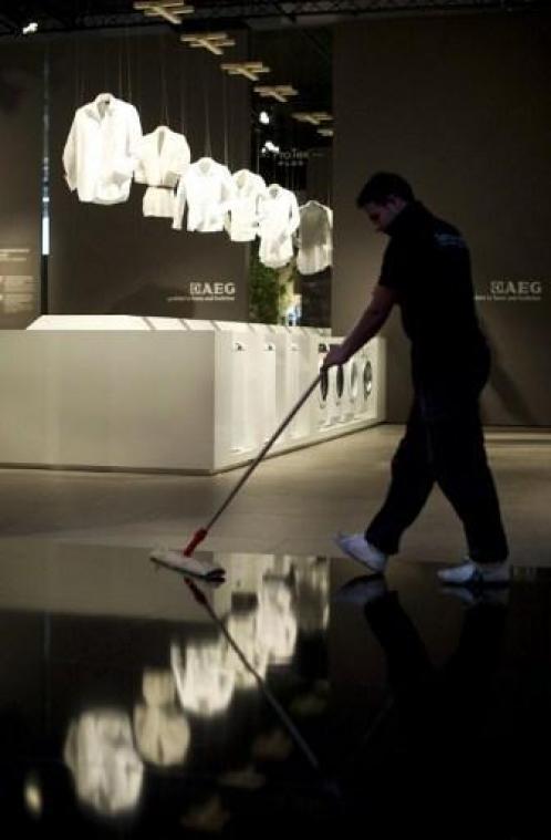 Duitse schoonmakers van gebouwen leggen het werk neer voor eindejaarspremie