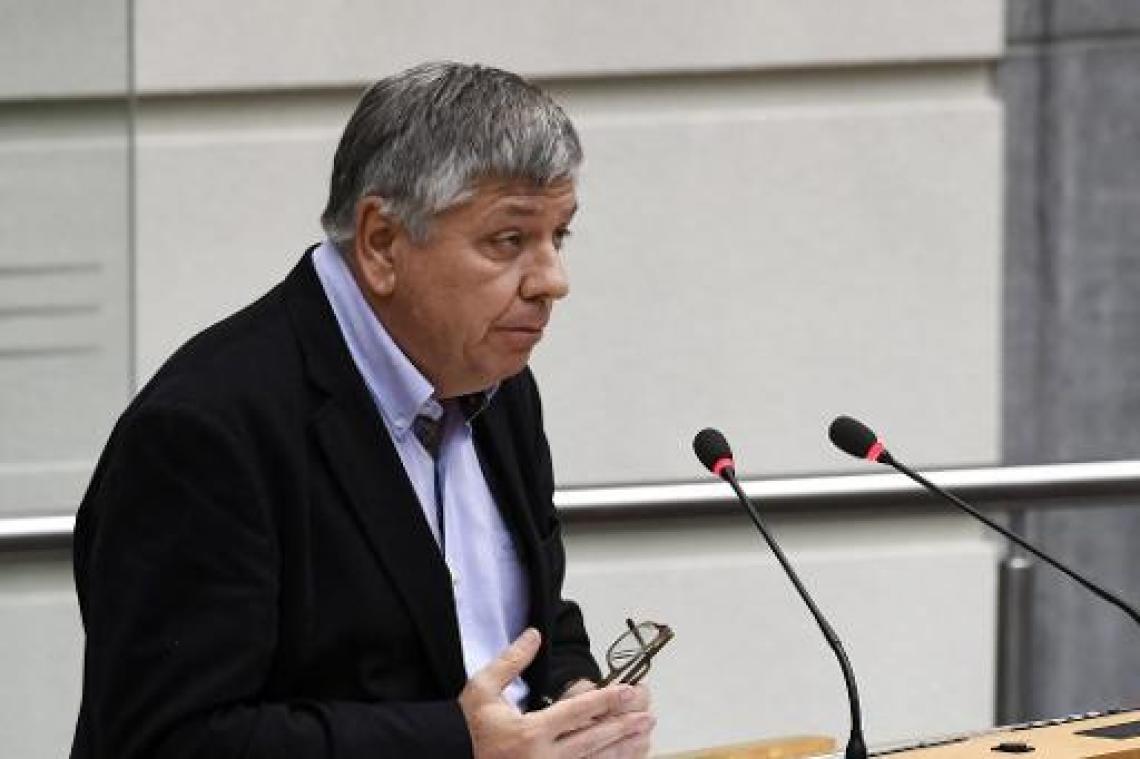 Vandeurzen heeft recht op 400.000 euro, wil deel wegschenken