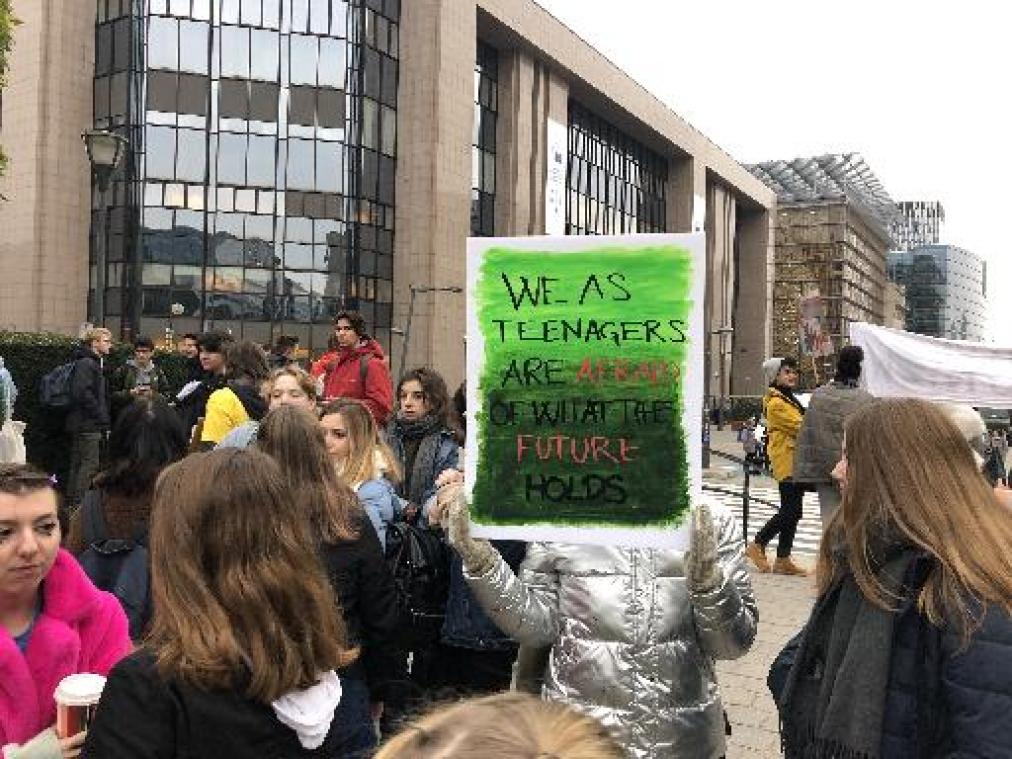 Europese studenten spijbelen om te protesteren tegen klimaatverandering