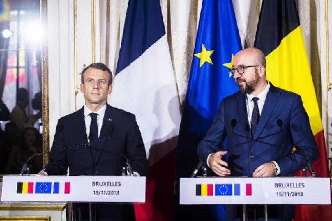 Tiental UCL-studenten protesteert tegen "neoliberale politiek" van Macron en Michel