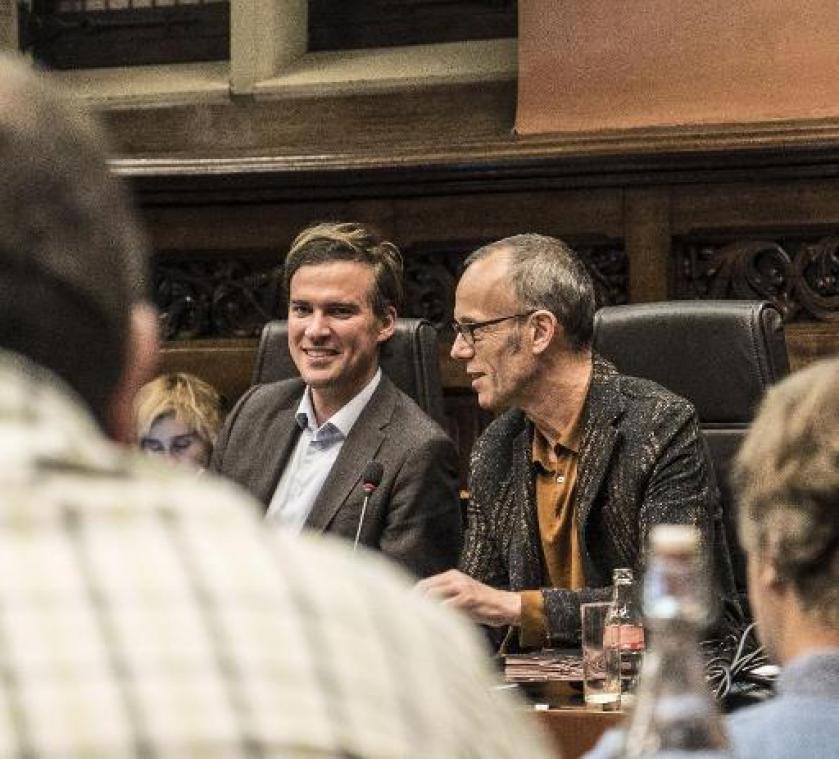 Turbulente nacht doet Gentse onderhandelingen niet op de klippen lopen