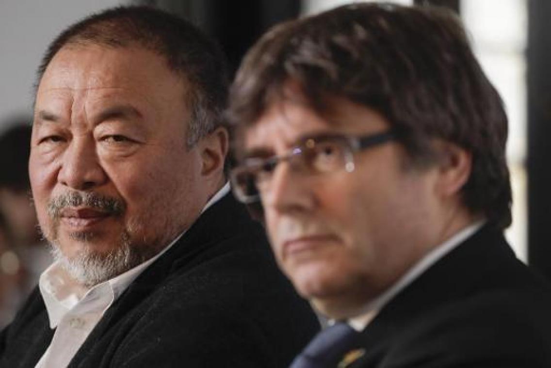 Dissidenten Ai Weiwei en Puigdemont in dialoog over democratische visie