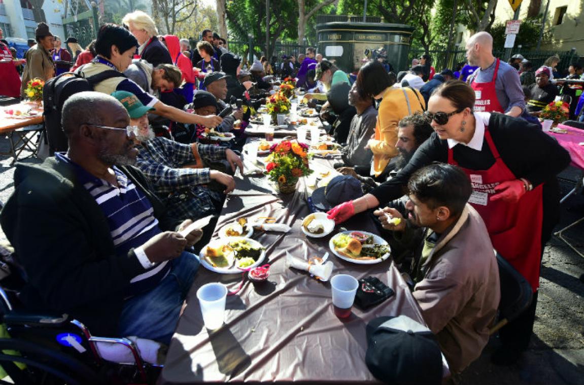 Dit wordt het eerste Thanksgiving-gerecht in de cel voor de volgende celebs