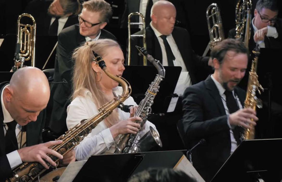 VIDEO. Orkest eet heetste peper ter wereld en probeert door te spelen