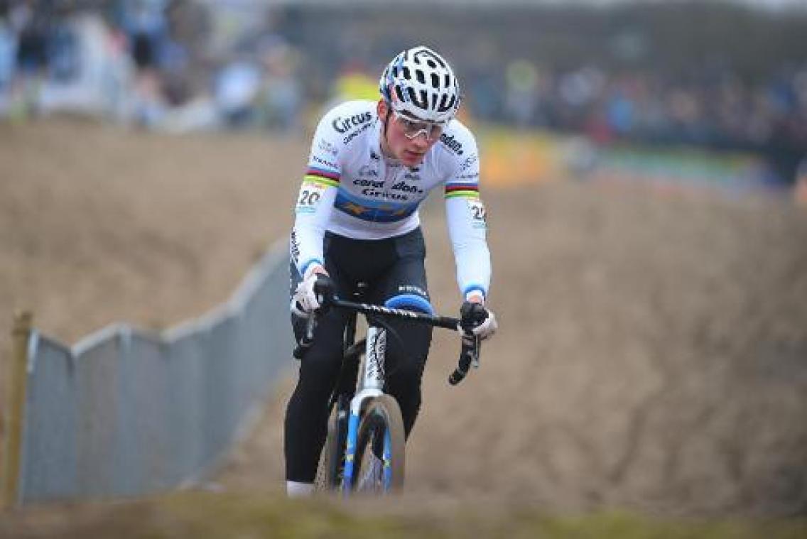 Mathieu van der Poel duldt ook in Koksijde geen tegenstand