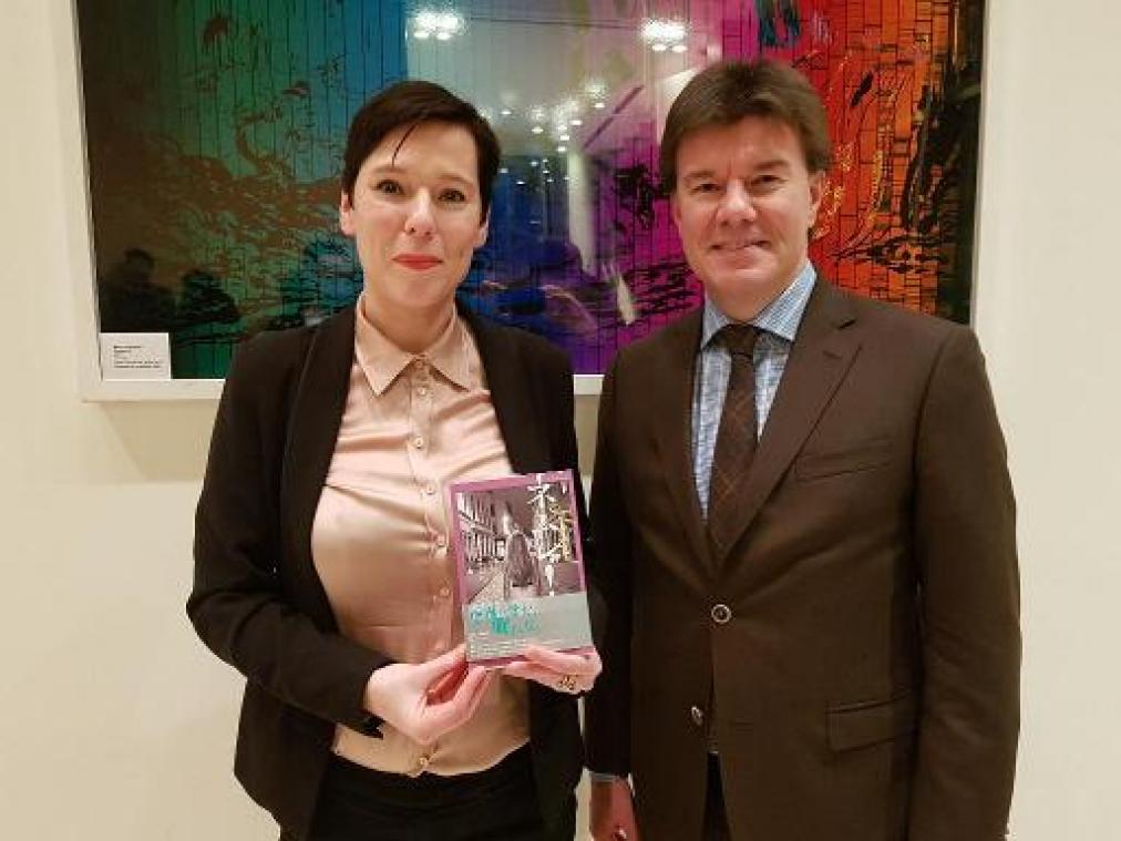 Annelies Verbeke stelt in Tokio Japanse vertaling van Slaap! voor