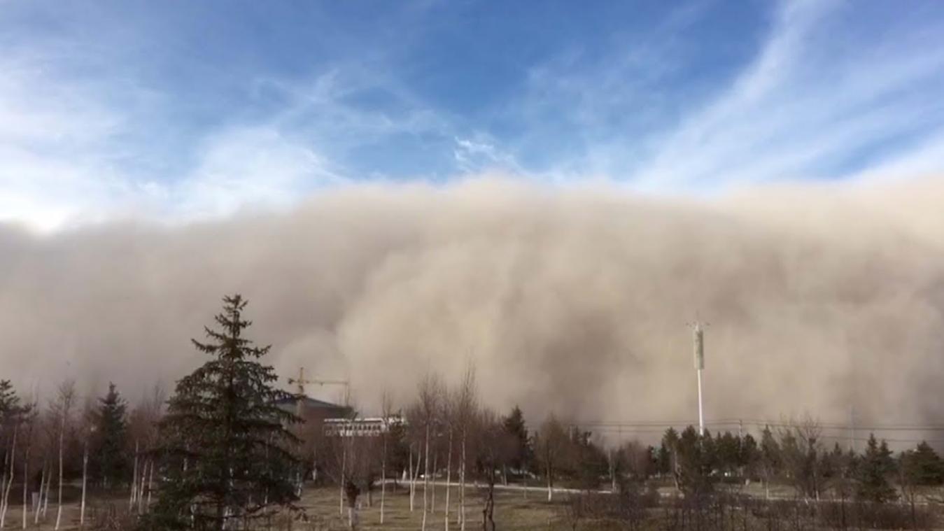 VIDEO. Reusachtige zandstorm treft Noord-China