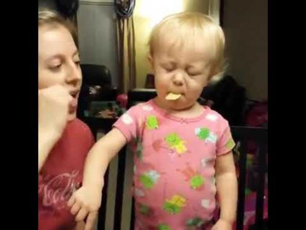 VIDEO. Kinderen zijn geen fan van 'salt and vinegar' chips