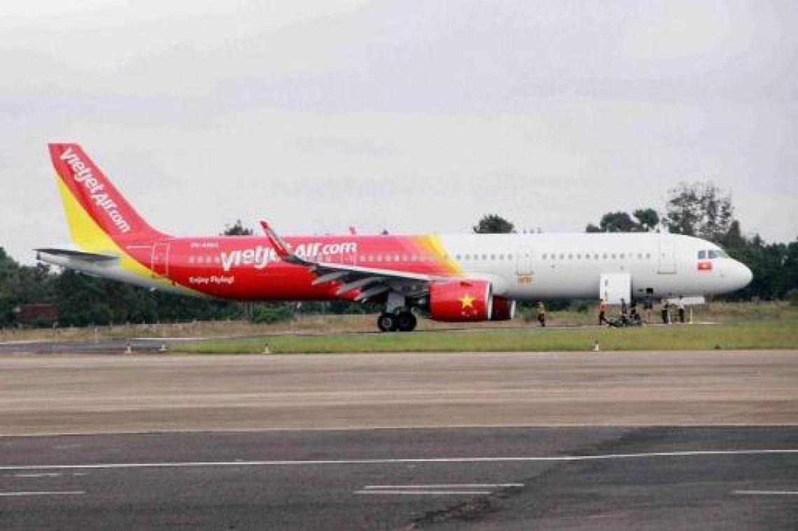 Zes gewonden nadat Airbus wiel verliest bij landen