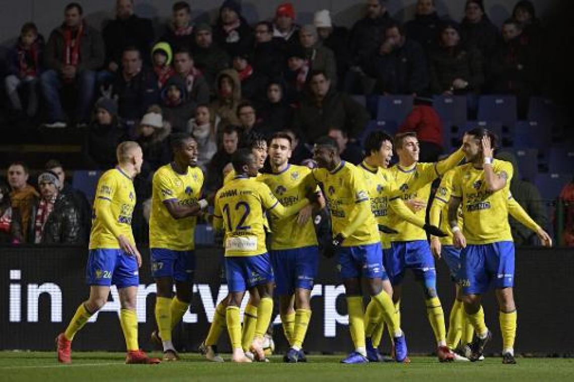 Jupiler Pro League - STVV nestelt zich stevig in top zes na knappe uitzege op Antwerp