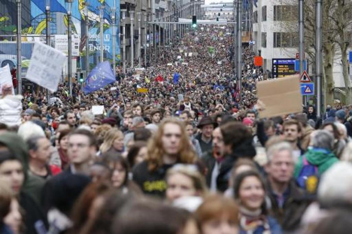 Actievoerders klimaatmars komen aan in Jubelpark