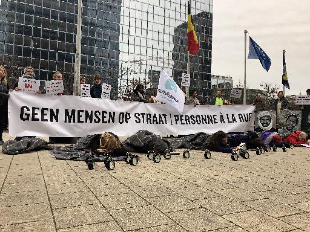 Vluchtelingenorganisaties proberen regering wakker te schudden aan Klein Kasteeltje