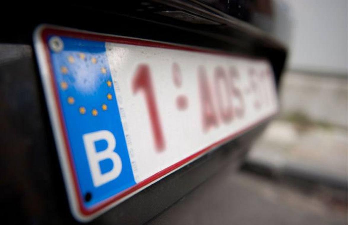 Deze pastoor heeft een wel heel opvallende nummerplaat