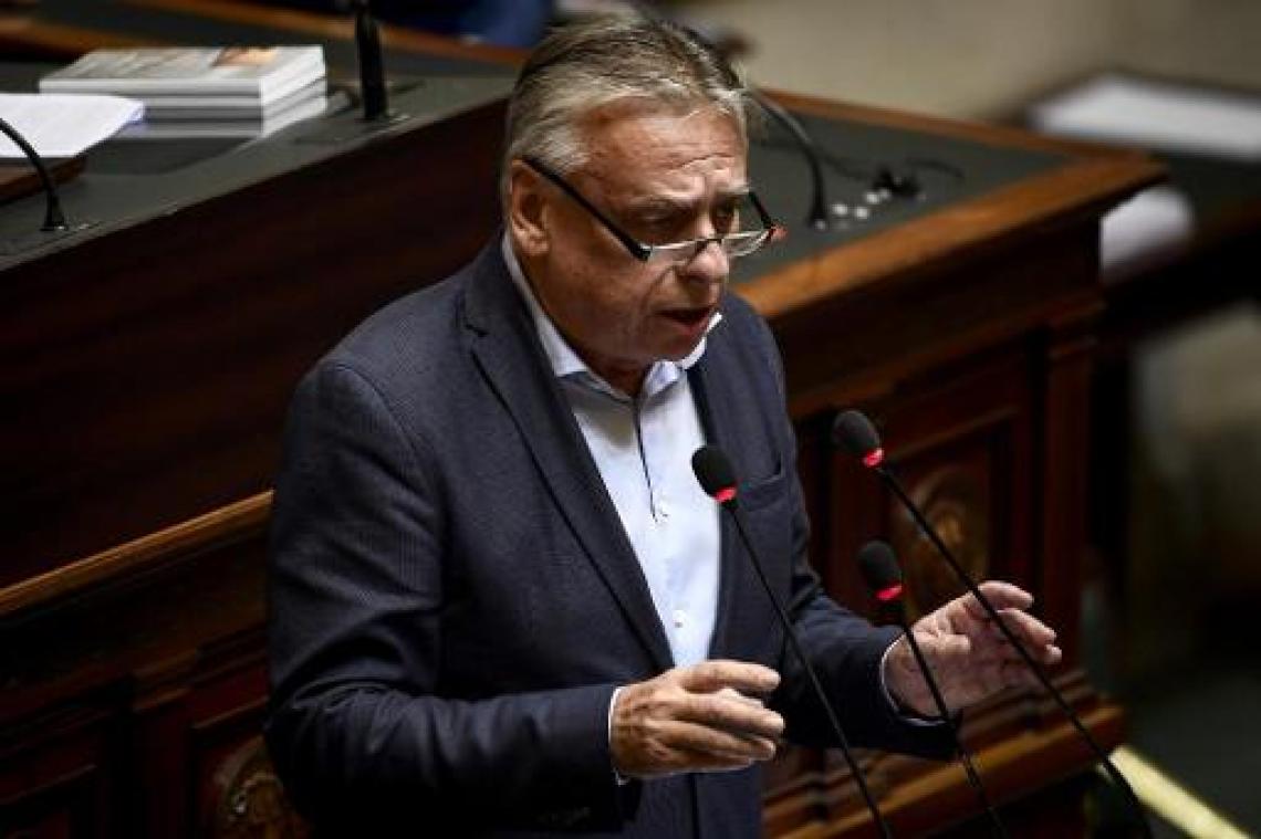 "Je kan niet binnen én buiten regering staan", zegt Dewael