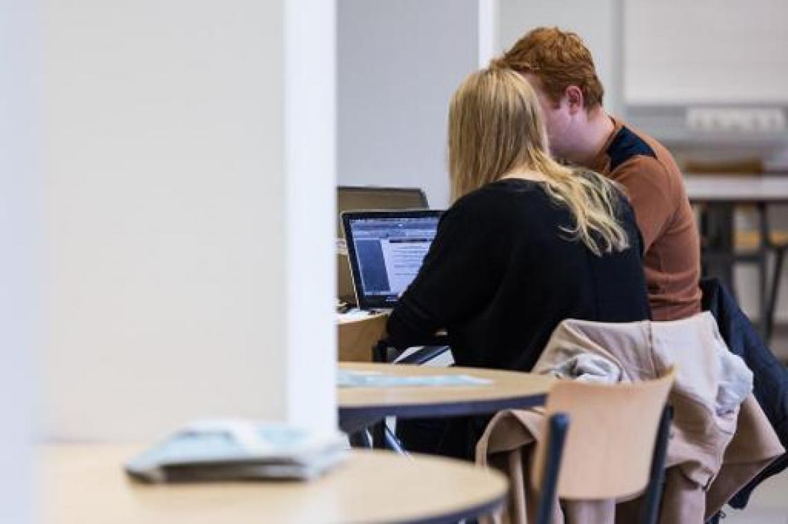 VUB-studenten "blokken" in rectoraatsgebouw uit protest tegen veldrit op campus