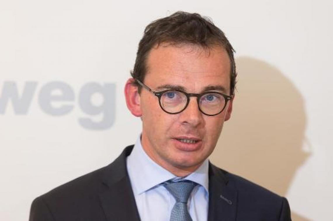 "Pertinent onwaar" dat niet op politiek niveau is besproken, zegt Beke