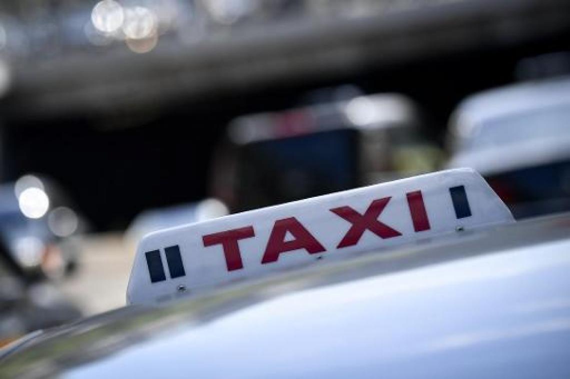 Meer en goedkopere taxi's in Vlaanderen tegen 2020