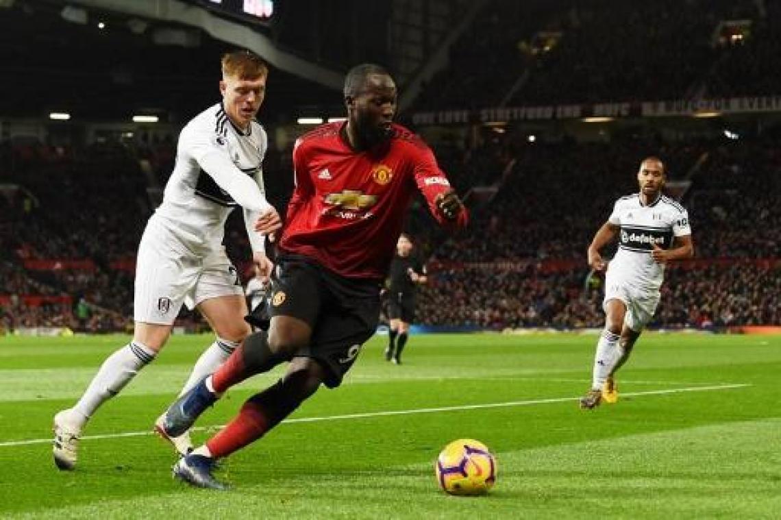 Belgen in het buitenland - Lukaku pikt doelpunt mee op Old Trafford in vlotte zege tegen rode lantaarn Fulham