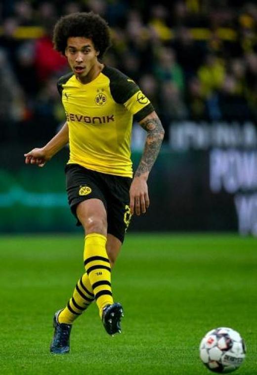 Belgen in het buitenland - Axel Witsel boekt met Dortmund vijfde competitiezege op rij