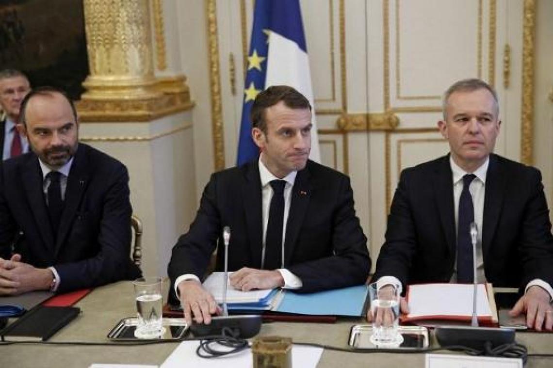 Macron ontmoet vertegenwoordigers uit economische en politieke wereld