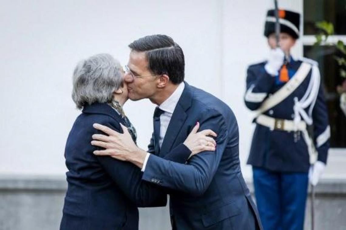 May en Rutte voeren "nuttig gesprek" over brexit
