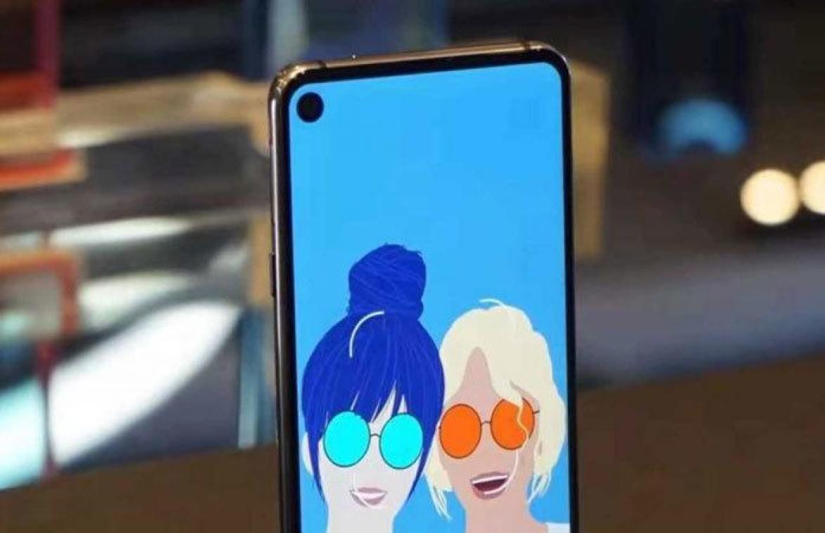 Samsung laat headphonejack achterwege in Galaxy A8s