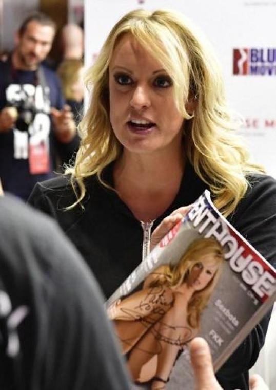 Stormy Daniels moet Trump bijna 300.000 dollar betalen