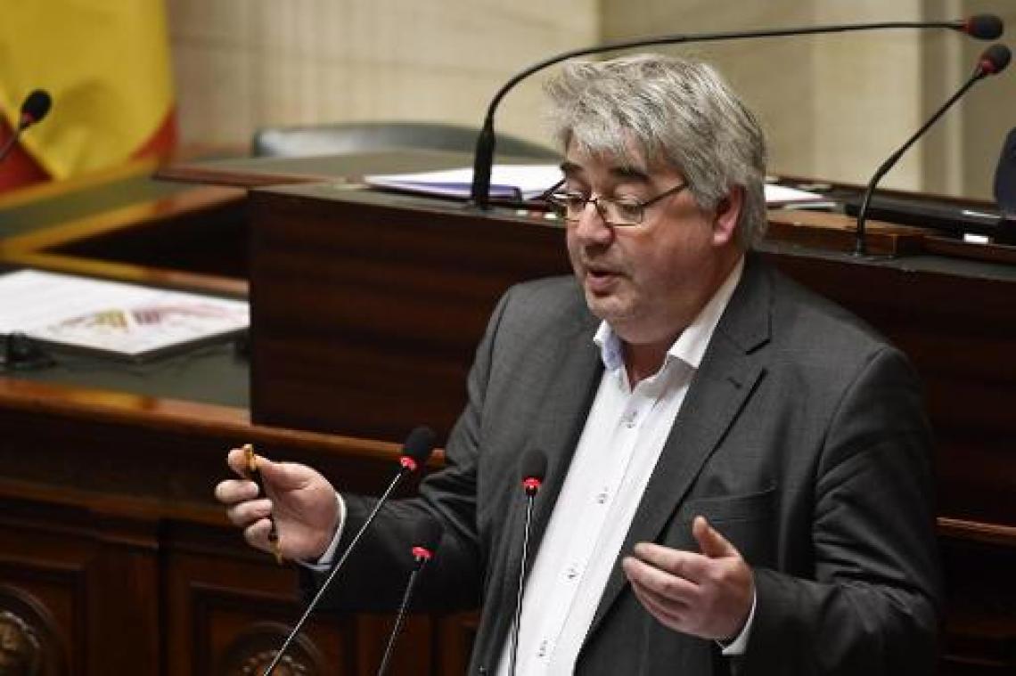 Vuye: "U bént een nieuwe regering en u moét het vertrouwen vragen"